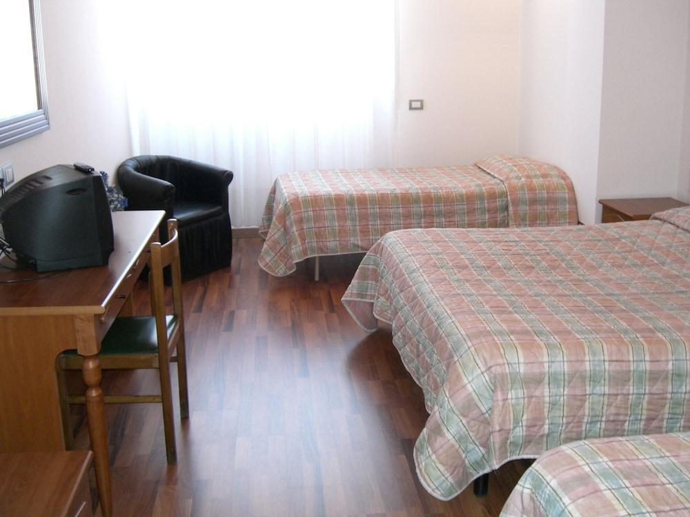 Hotel Golden Rimini Exterior photo