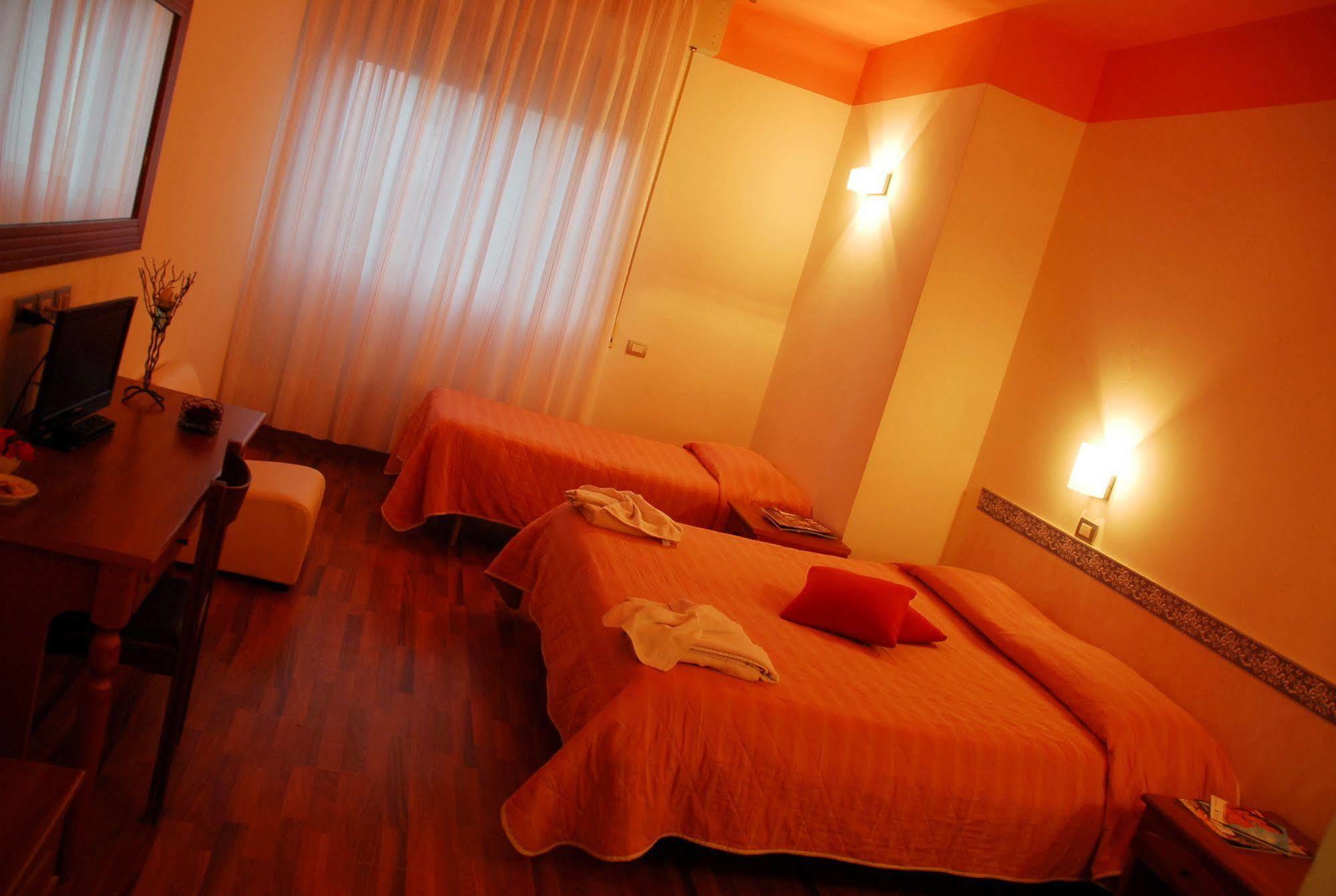 Hotel Golden Rimini Exterior photo